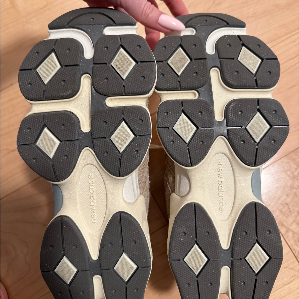 New Balance 9060 in Driftwood - Picture 5 of 7